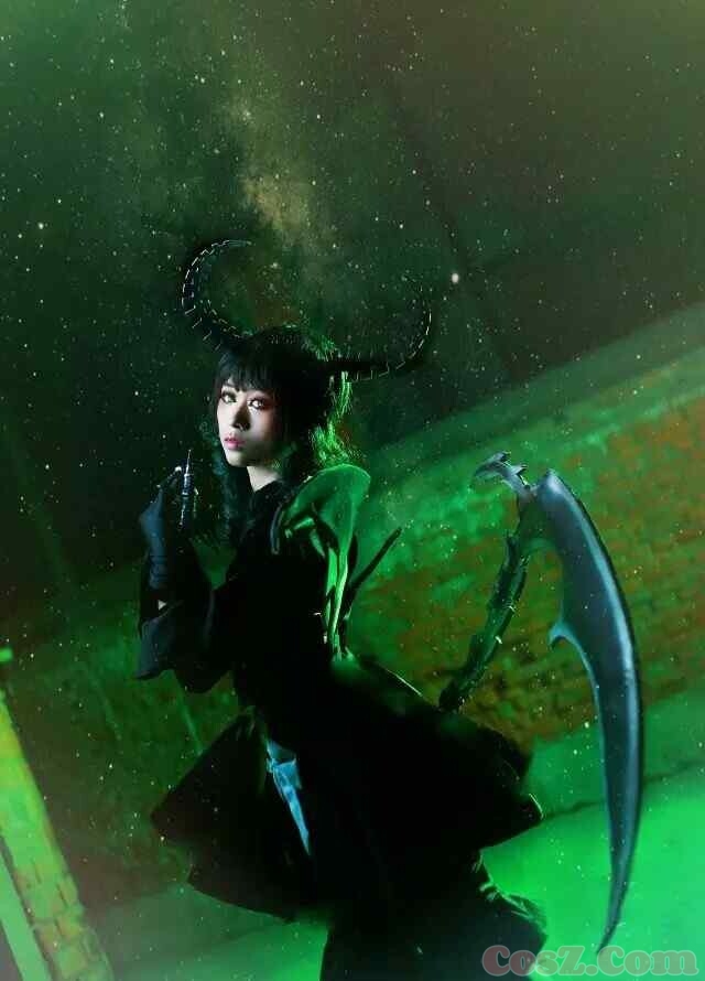 灯光场景虽然很乱但是这个高跟不错！