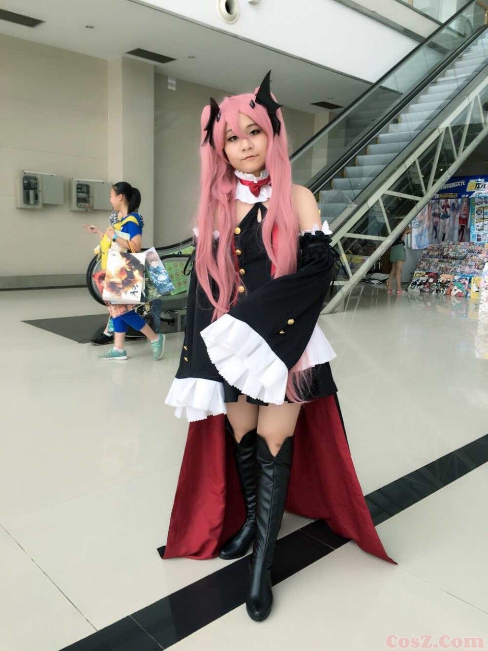 如果你是豪宅主人你会选择这两个女仆谁来伺候？