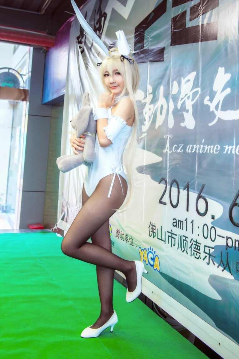 漫展里面小萝莉女仆穹妹