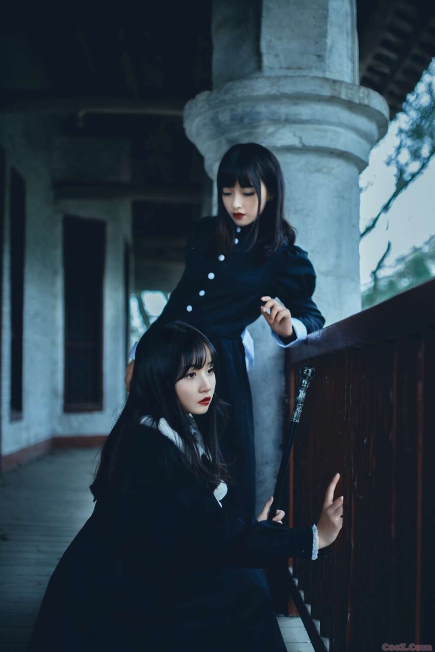 两个吸血鬼学姐穿着女仆装吸你的血可以么？